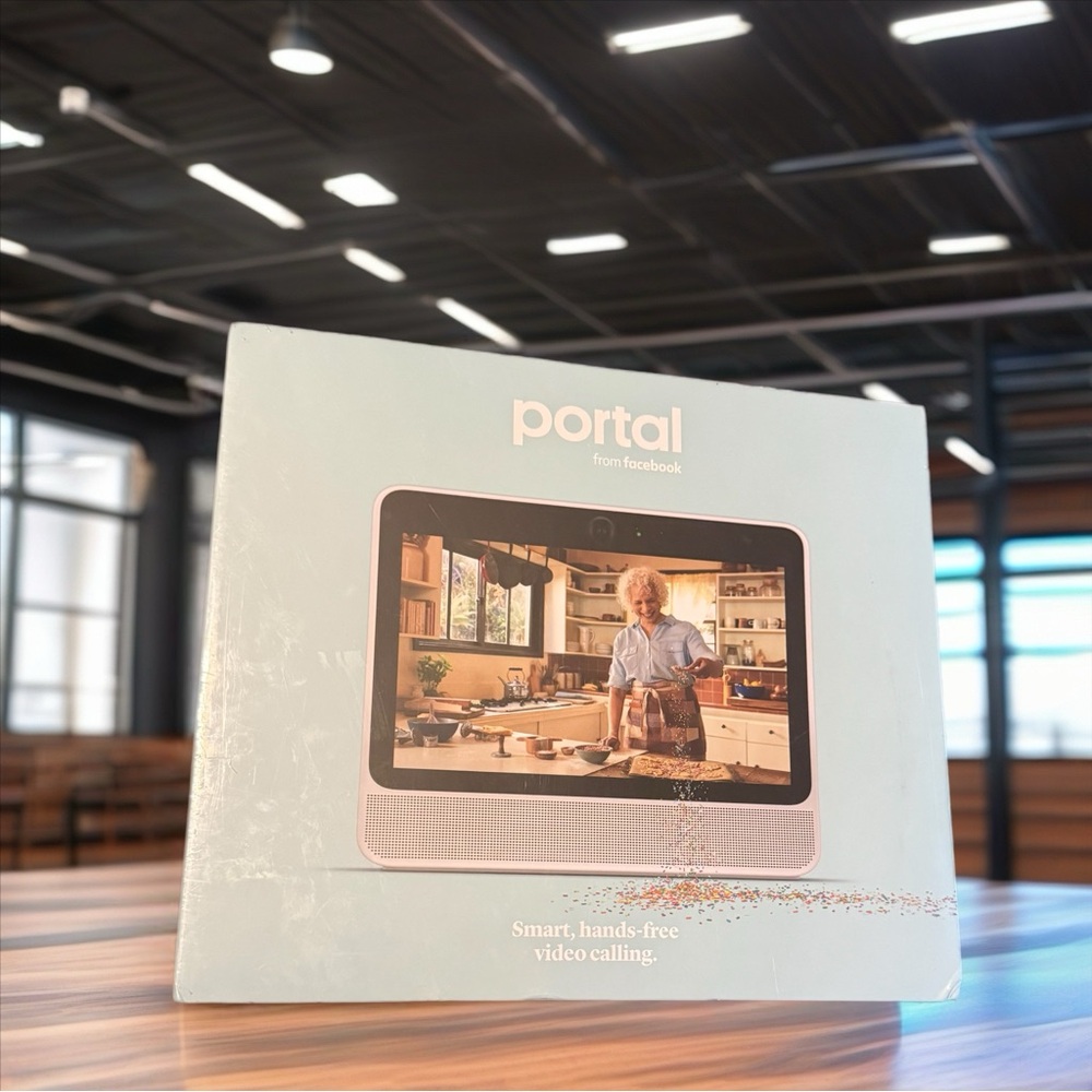 Facebook Portal Smart 10.1” Alexa Video Calling B81AO1WUS - White - Brand New